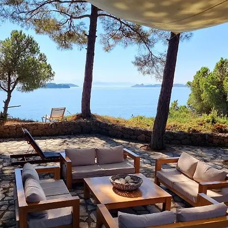 Artemis Villa
